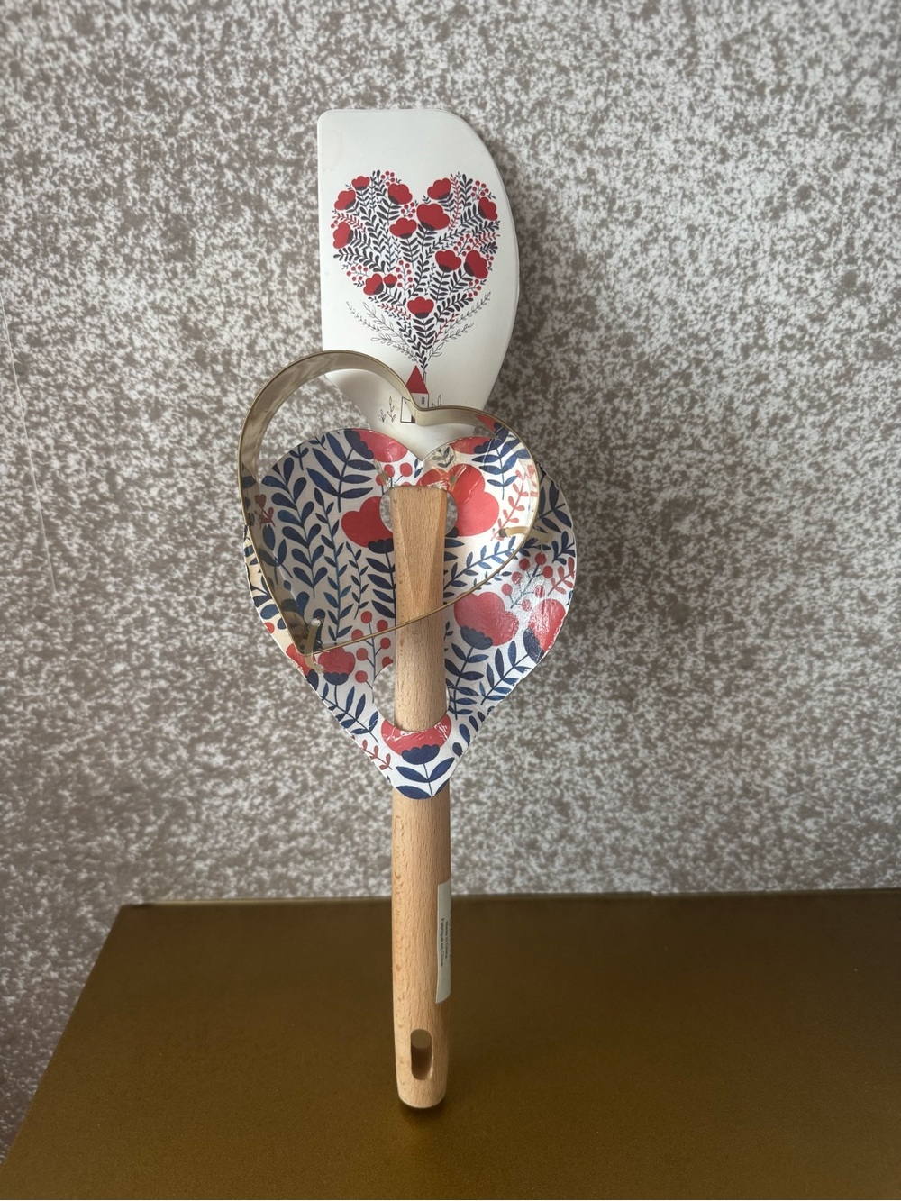 Anthropologie Floral Heart Spatula Set in White, Blue, Red - Picture 2 of 3